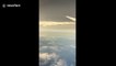Cet avion décharge son carburant en plein ciel au-dessus de l'océan avant un atterrissage d'urgence à Los Angeles