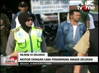Terperosok ke Selokan Saat Banjir, Ibu dan Anak Hanyut