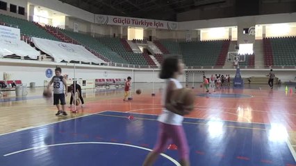 Binlerce Çocuk Yaz Spor Okullarıyla Sosyalleşiyor