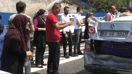 FSM Köprüsü girişinde 4 araç birbirine girdi: 4 yaralı