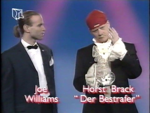 Teil 7 - Horst Brack erholt vom Rene Lassartesse Angriff + Interview Hulk Hogan zu DER HAMMER 1989-11-06