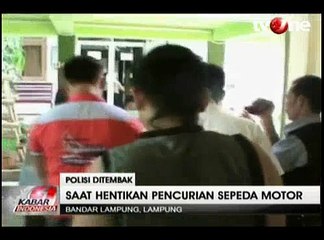 Скачать видео: Pergoki Pencurian Motor, Anggota Polisi Ditembak Pencuri