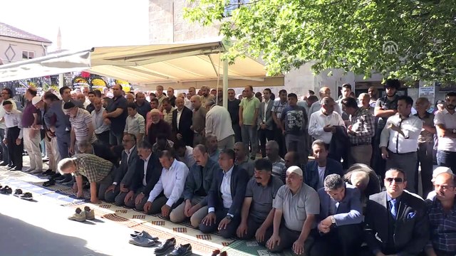 TBMM Başkanı Yıldırım Milletvekili İsmet Yılmaz'ın annesinin cenaze törenine katıldı - SİVAS