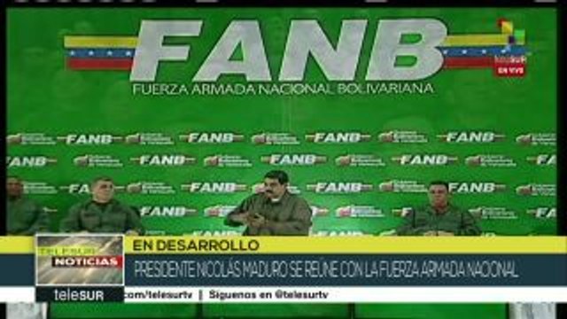 Venezuela: Maduro entrega condecoración a guardia presidencial