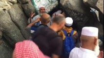 Hacı Adaylarının Hira Dağı'na Zorlu Tırmanışı