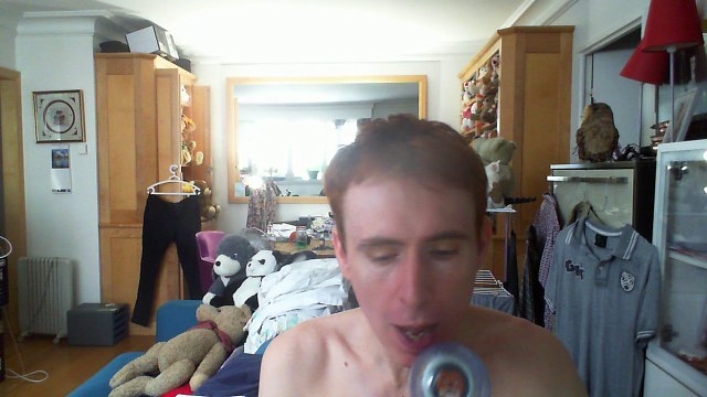 Wiwi égratigne en passant devant chez toi de Pierre Collet