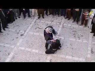 عطر الشام 2 - خناقة كبيرة بنص الحارة ! ليش عم تضربه لعدلي ؟؟ هاد واحد واطي ! سليم صبري