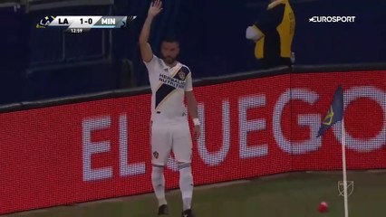 Frappe en tribunes, reprise ratée, barre : Ibra a soufflé le chaud et le froid