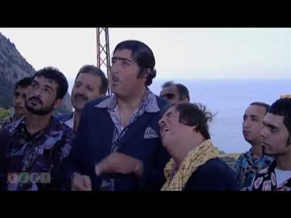 هلأ اذا المجرم وقعت منو هويتو بمكان الجريمة بين...