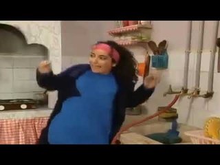 حرب ام احمد بلاليش وام خالد والضحية فرحان - مشهد مضحك - مسلسل عيلة خمس نجوم