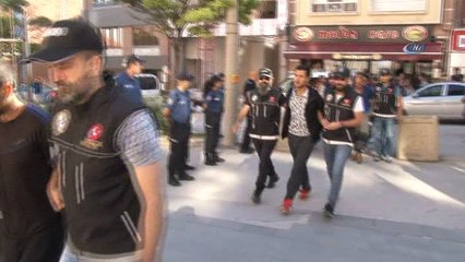 Zehir tacirinden duygu sömürüsü...Gençleri zehirleyen uyuşturucu satıcısından ekmek kırıntısı ‘duyarı’