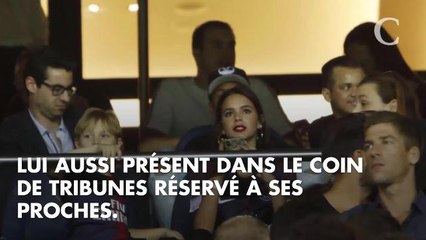 Download Video: PHOTOS. Bruna Marquezine et Ilaria D'Amico, supportrices de charme de leurs chéris, Neymar et Gianluigi Buffon, au Parc des Princes