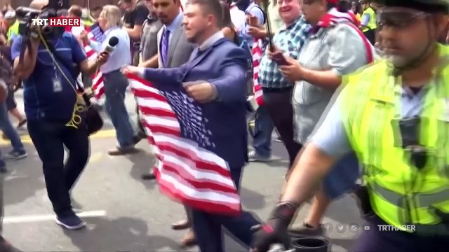 ABD'de ırkçılık karşıtları, aşırı sağcıların gösterisini bastırdı