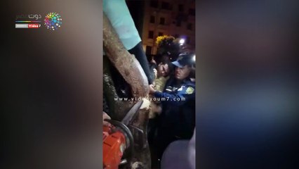 "الحماية المدنية" تنقذ طفلة علقت قدماها بإحدى أشجار حديقة عابدين