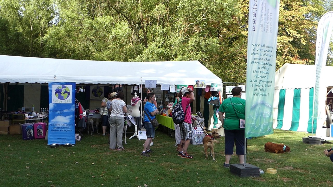 Hélécines 2018 - Stands des Défenseurs du chien