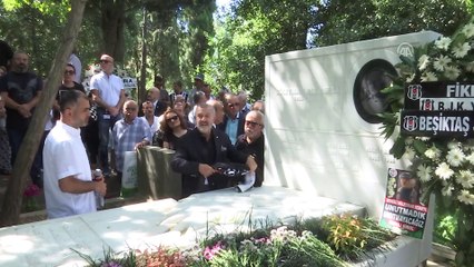 Süleyman Seba kabri başında anıldı - İSTANBUL