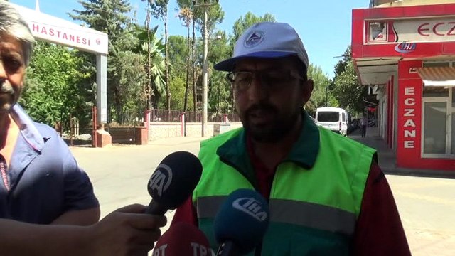 Temizlik işçisi bulduğu parayı sahibine teslim etti