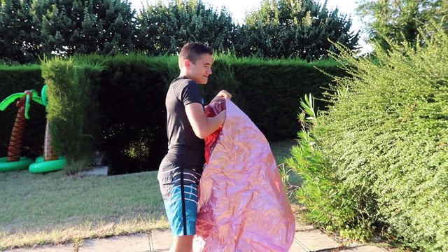 BOUÉES GÉANTES DANS LA PISCINE Elles sont pour vous !