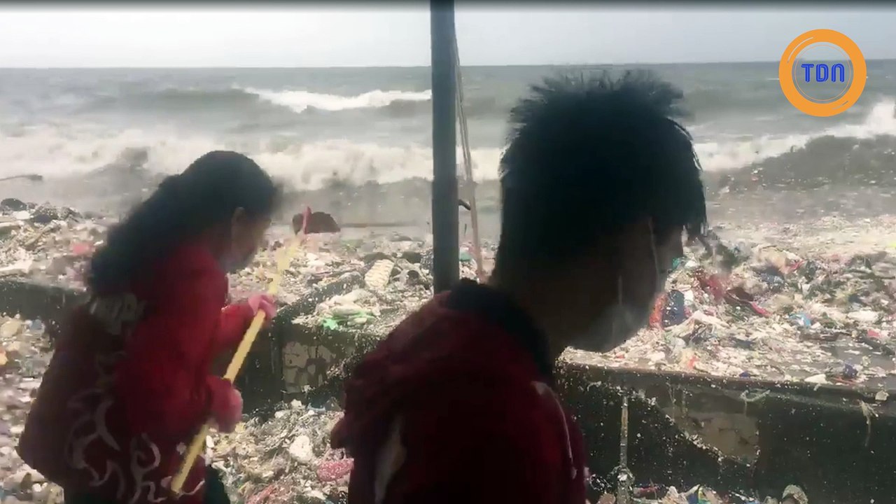 Les images rares d’une tempête de plastique aux Philippines : les dégâts sont considérables !