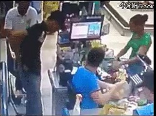 Koskoca süper marketi soymaya çalışmak...