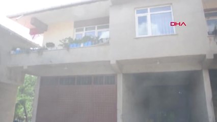 Tekirdağ' Evinin Önündeki Çöpleri Yakarken, 300 Saman Balyasını Kül Etti