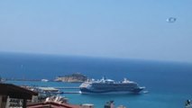 Kuşadası'na Gemiyle 3 Bin Turist Geldi