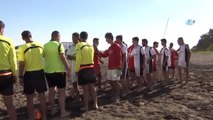 Erciş Belediyespor Plaj Futbol Takımı Madalyalarını Miniklere Armağan Etti