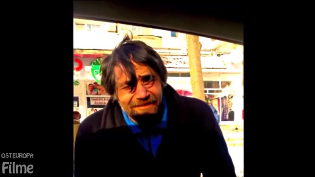 Ein obdachloser Mann singen Yaadon ki Baraat