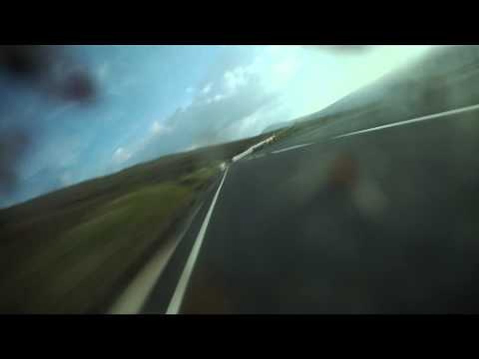 Bruce Anstey chases John McGuinness! TT 2014 Superbike - Practice - HD