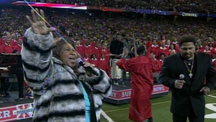 Aretha Franklin sings National Anthem at Super Bowl XL