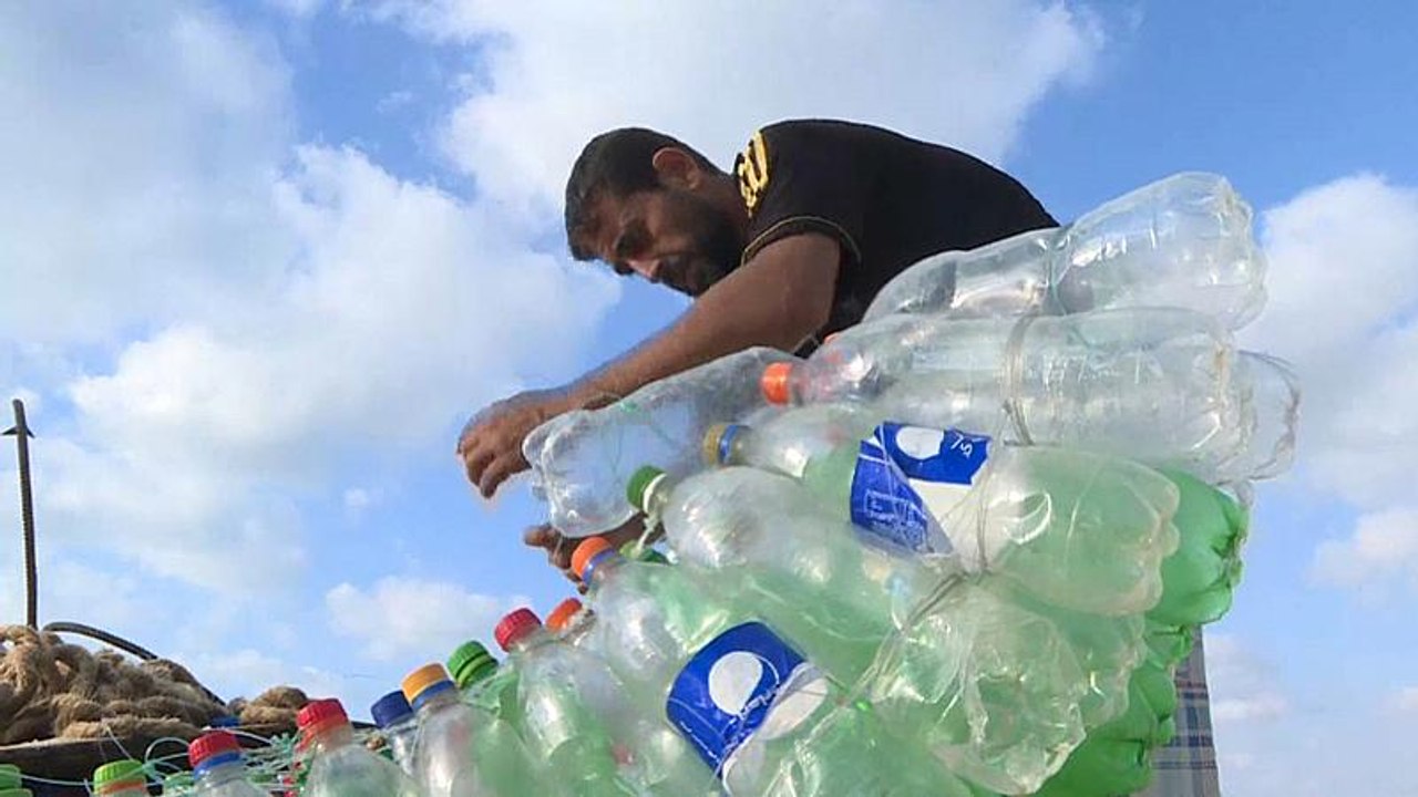 700 botellas, un barco y la inestimable ayuda al medioambiente
