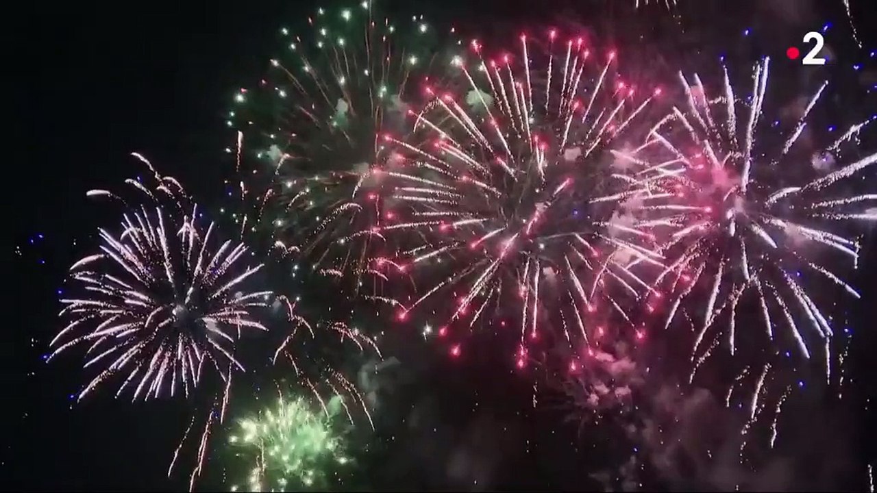 Nice : un feu d'artifice émouvant