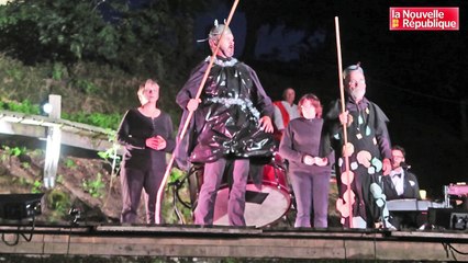 VIDÉO. Pougne-Hérisson : le spectacle déjanté du Nombril du monde
