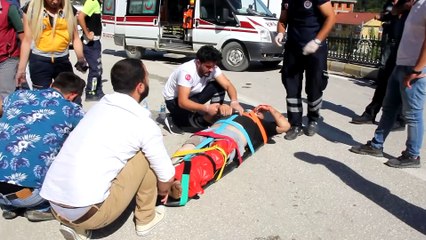 Pat pat ile motosiklet çarpıştı: 2 yaralı - DÜZCE