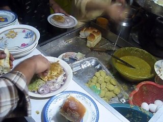 The Cheapest and Tastiest Burger in the World!