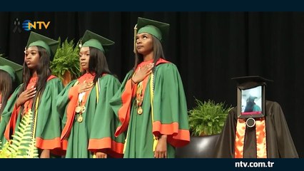 Mezuniyete robotu katıldı