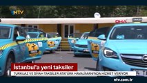 Turkuaz ve siyah taksiler İstanbul trafiğinde (İçecek ikramı ve TV var)