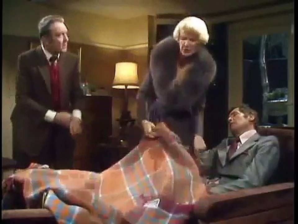 Two's Company (S1E1) The Bait - BRITISH COMEDY - Elaine Stritch