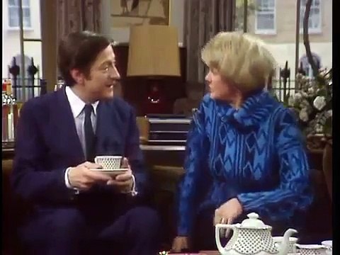 Two's Company (S1E1) The Bait - BRITISH COMEDY - Elaine Stritch