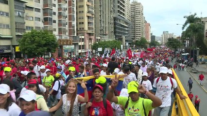Miles de chavistas marchan en rechazo a "atentado" contra Maduro