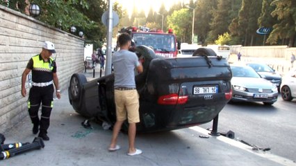 Üsküdar’da otomobil takla attı: 2 yaralı