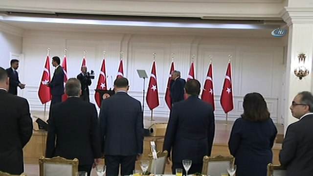 TBMM Başkanı Binali Yıldırım: 'Döviz kurundaki dalgalanmalar Türkiye'nin ekonomik göstergeleriyle izah edilemiyor. Dolayısıyla bu gelişmelerin temeli ekonomik değil siyasidir. Ülkemize yönelik bir şer kampanyası sonucudur'