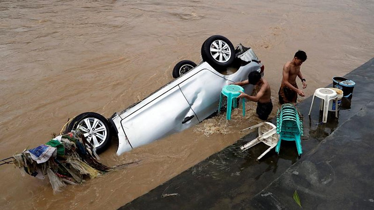 Philippinen: Das Wasser steht 1,80 Meter hoch