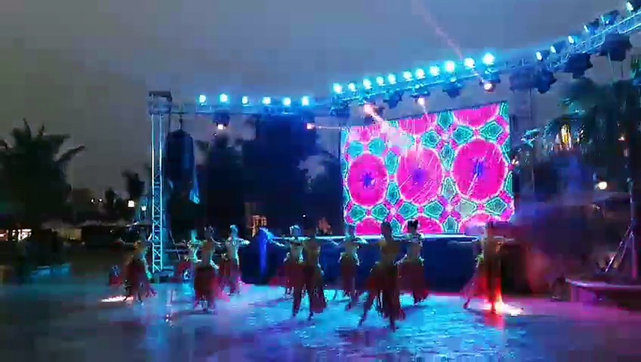 Vũ đoàn Grammy “so sexy” mở đầu cho chương trình SUN POOL PARTY Cả nhà ơi, ra bể bơi sóng thần và quẩy hết mình thôi nào!!!!!