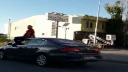 - Arabayı tavanına oturup kullanan sürücüye ceza