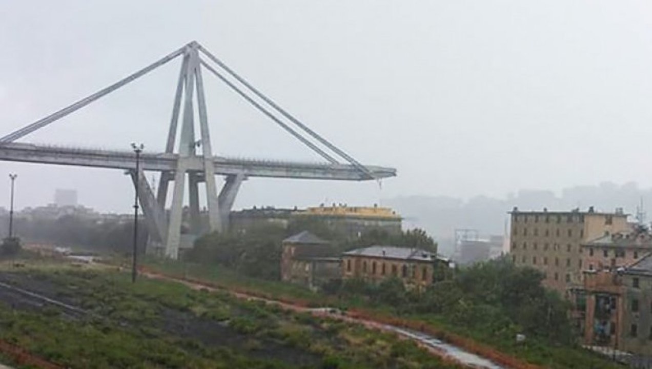 Un viaduc de l'autoroute A10 s'effondre au-dessus de Gênes en Italie