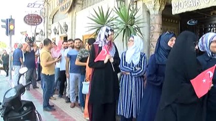 Hatay'da Suriyeliler de Döviz Bürolarına Akın Etti