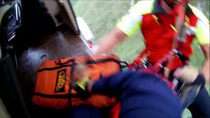 Cae 5 metros por una ladera y deja solo en un saliente a un niño de 10 años