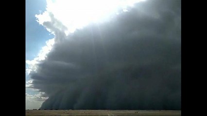 فيديو: تدريبات عسكرية للجيش الصيني وسط عواصف الصحراء