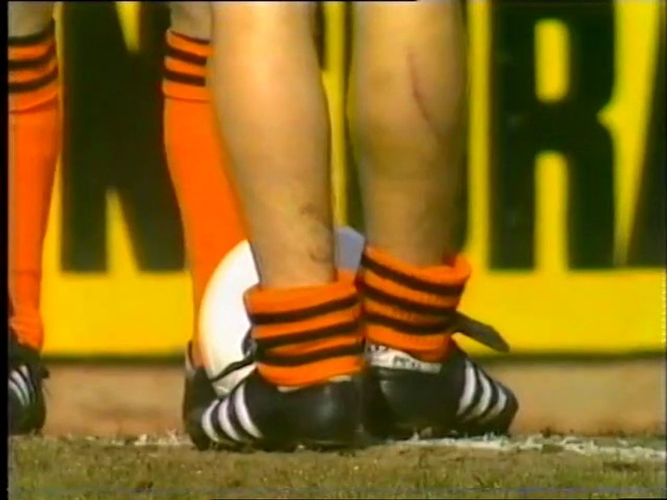 09/04/1983 - St Mirren v Dundee United - Scottish Premier Division - Extended Highlights